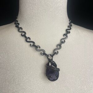 nOIr, Elegant Black and Purple Necklace